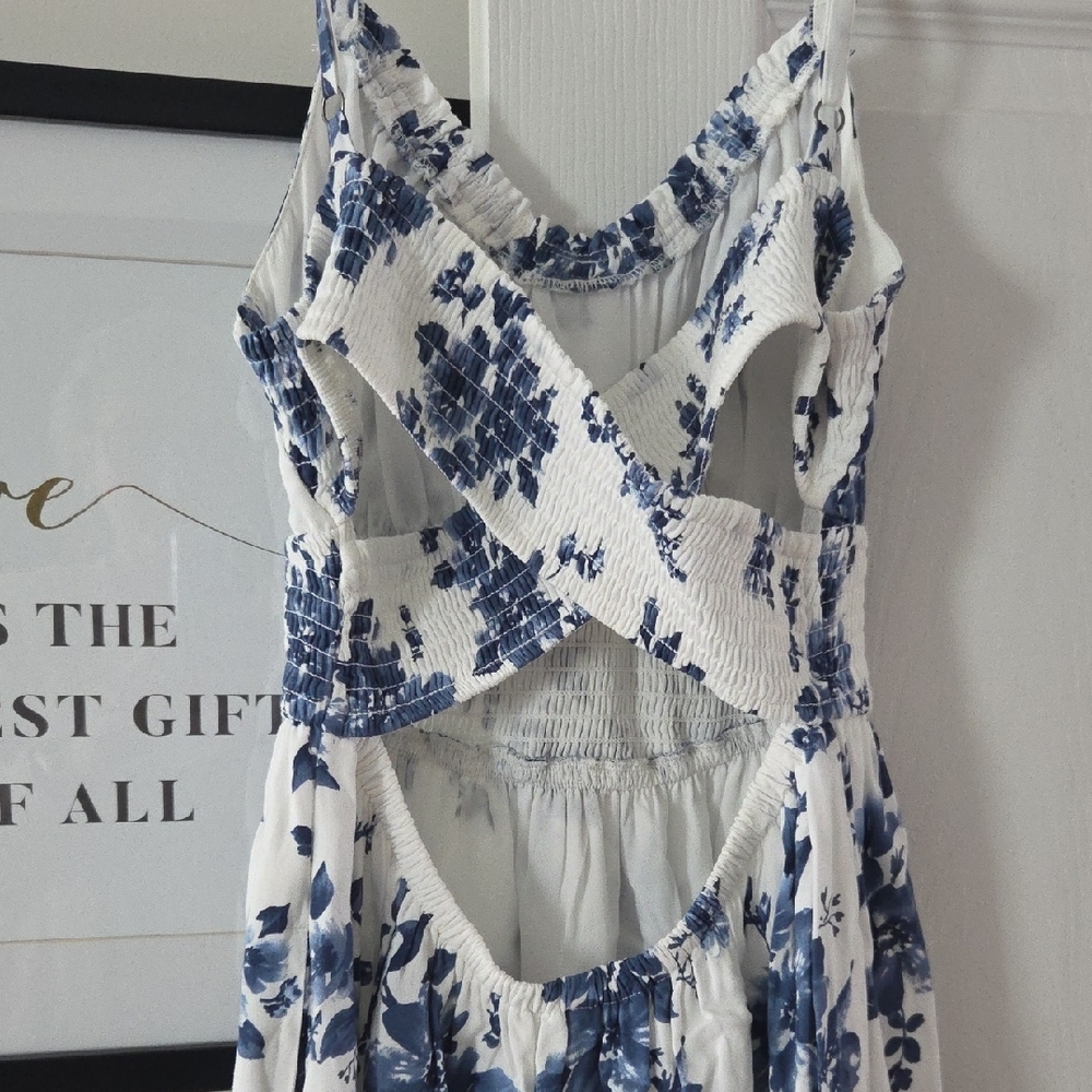 Hollister Blue and White Floral Midi Dress - Picture 3 of 9